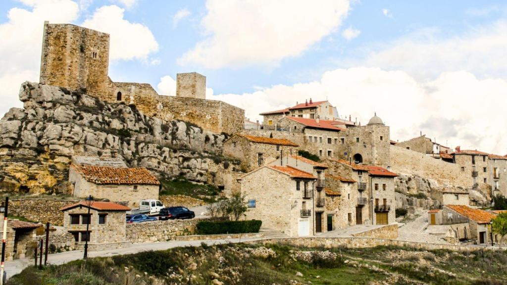 Vistas de Puertomingalvo y su castillo