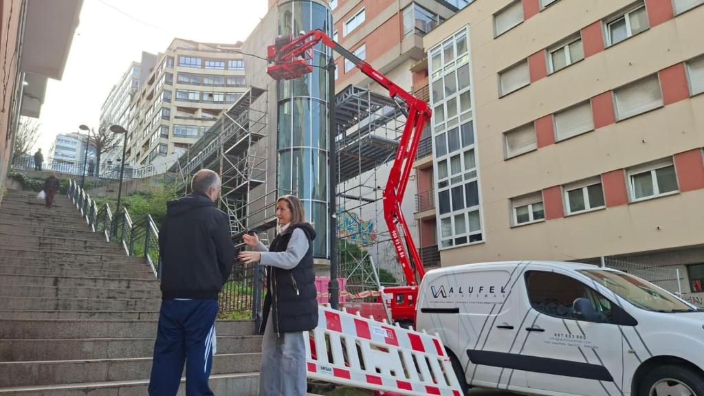 El ascensor de la calle Juan Ramón Jiménez, en Vigo, estará operativo en las próximas semanas