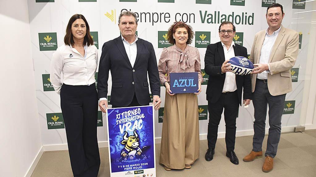 Fotografía: de izquierda a derecha: Ruth Vicente, directiva del VRAC, Jorge Calleja, presidente del VRAC, Mayte Martínez, concejala de Deportes del Ayuntamiento de Valladolid, Narciso Prieto Martín, director de Comunicación y Relaciones Institucionales de Caja Rural de Zamora y Javier González, diputado de Deportes y Juventud de la Diputación de Valladolid.