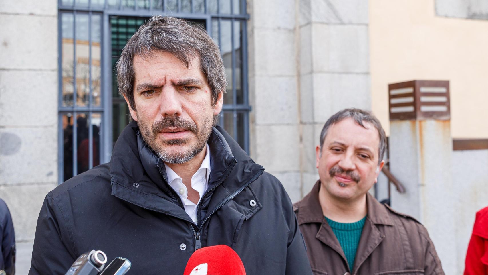 El ministro de Cultura, Ernest Urtasun, acompañado del candidato de Izquierda Unida por Segovia a las elecciones autonómicas, Carlos Serrano, mantiene un encuentro con la direcctora del Festival Internacional de Títeres ‘Titirimundi’, Marian Palma
