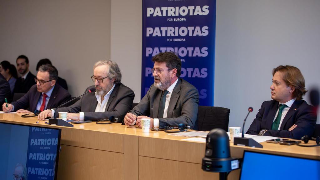 De izq. a dcha.: Manuel Acosta, diputado en el Parlament de Cataluña; Juan Carlos Girauta, eurodiputado de Vox; Joaquín Robles, portavoz nacional de Educación de Vox; y Jorge Campos, diputado de Vox por Baleares en el Congreso.