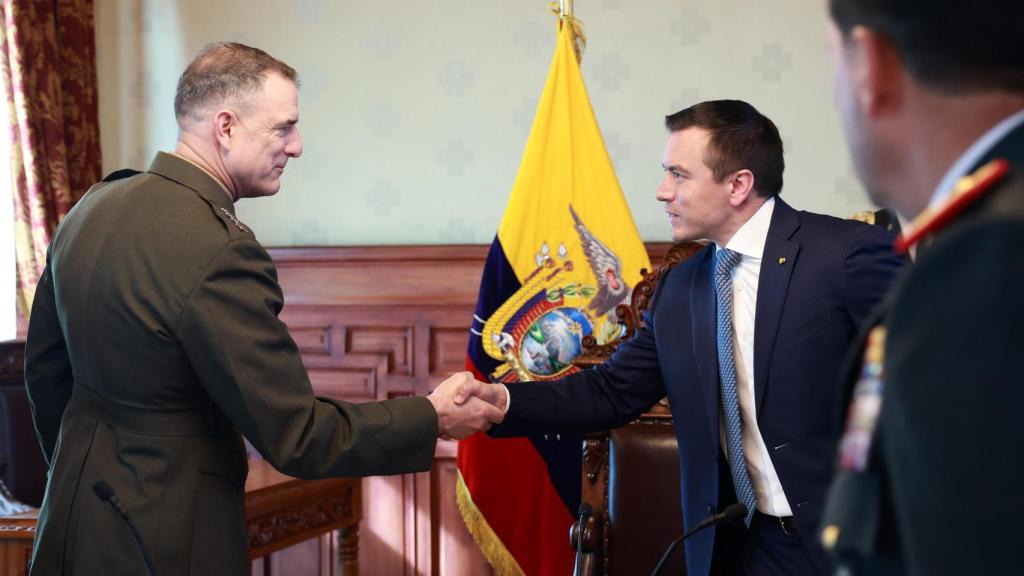 El general Donovan y el presidente Noboa, estrechan lazos en Quito.