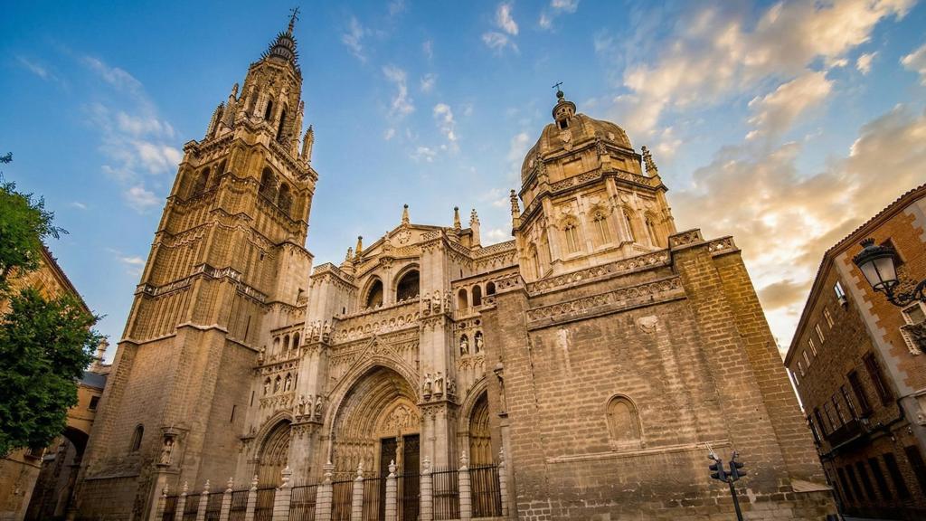 Visite la catedral de Toledo.