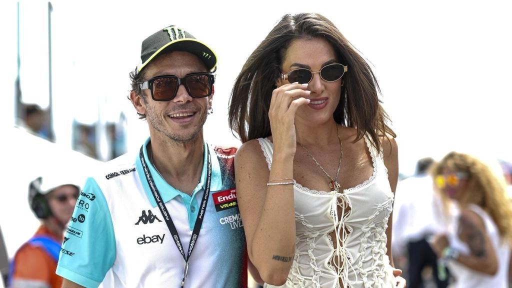 Valentino Rossi, junto a su esposa Francesca, durante el GP de Italia de la pasada temporada.