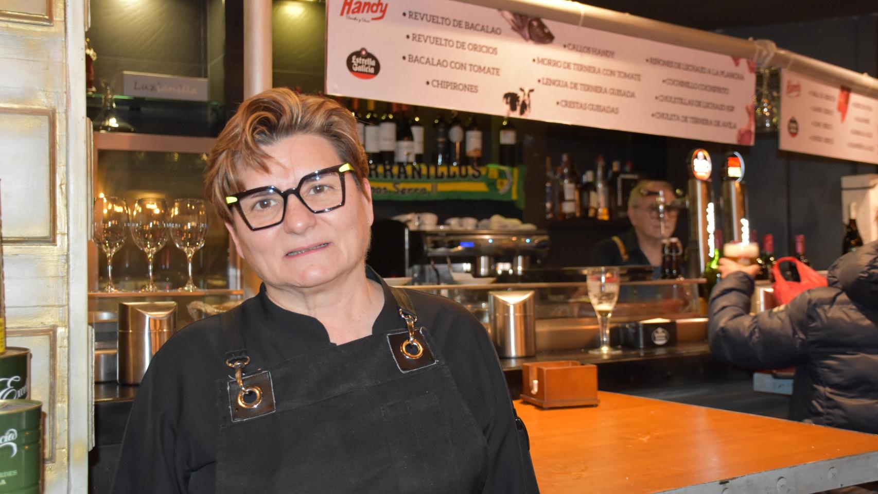 Juana Gómez, cocinera del restaurante Handy, posa en el establecimiento.