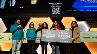 Cruz Sánchez de Lara, con las ganadoras.