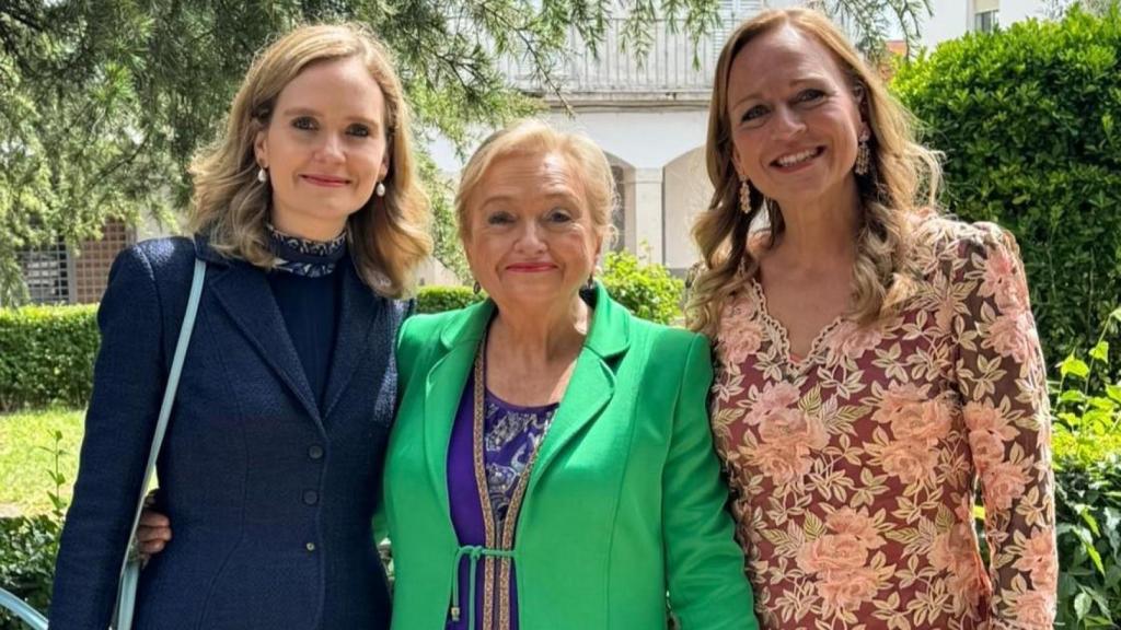 Pilar Díaz Aguilar (c.), fundadora de CTO, junto a sus hijas Cristina (i.) y Pilar (d.) Sánchez Díaz.