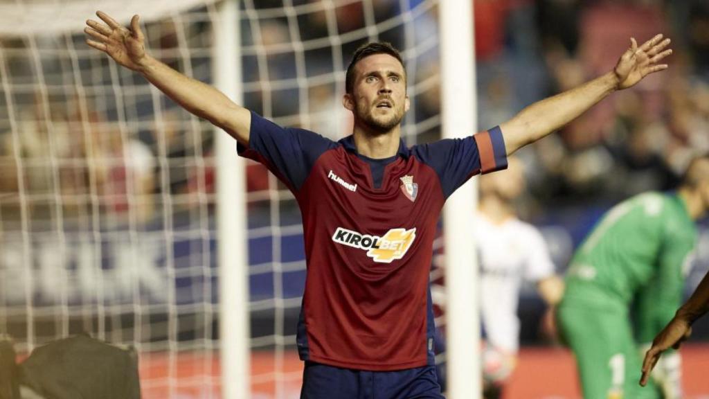 Oier Sanjurjo celebra un gol con Osasuna.