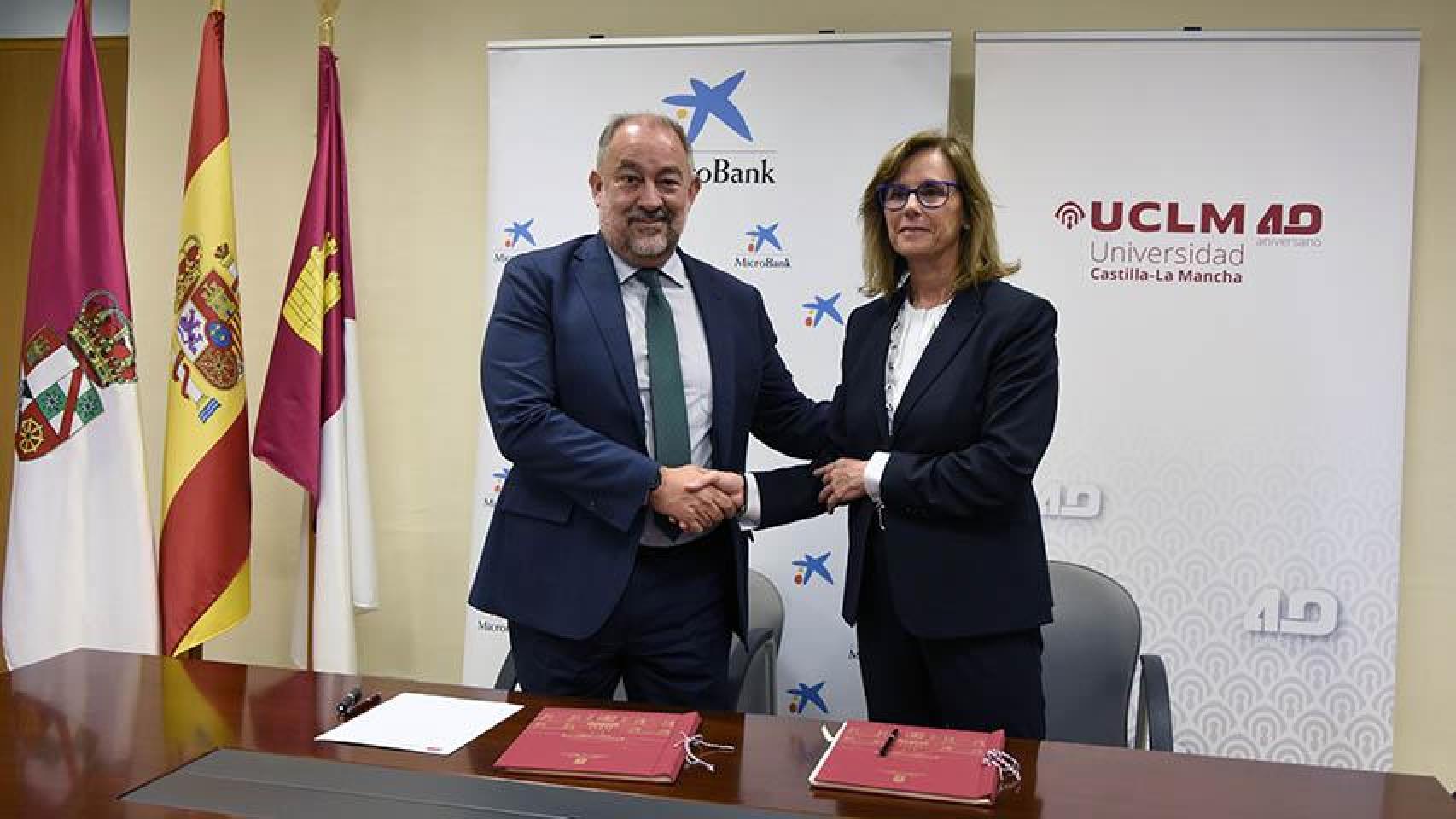 Firma del acuerdo.
