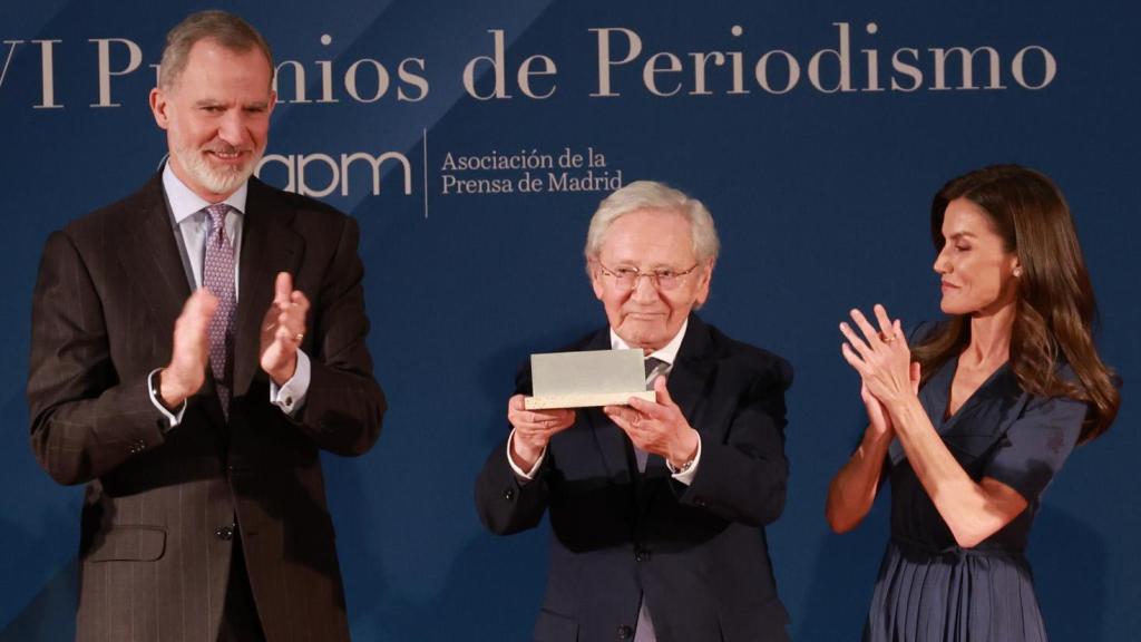Los Reyes entregaron un premio a Fernando Ónega el pasado mes de mayo.