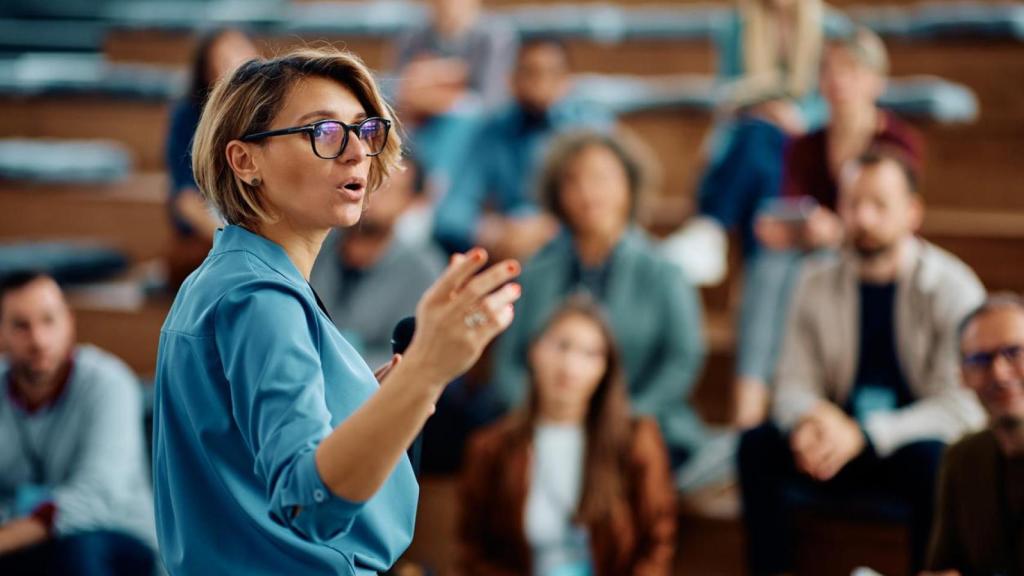El tono de voz de las mujeres se modula para ser escuchado.