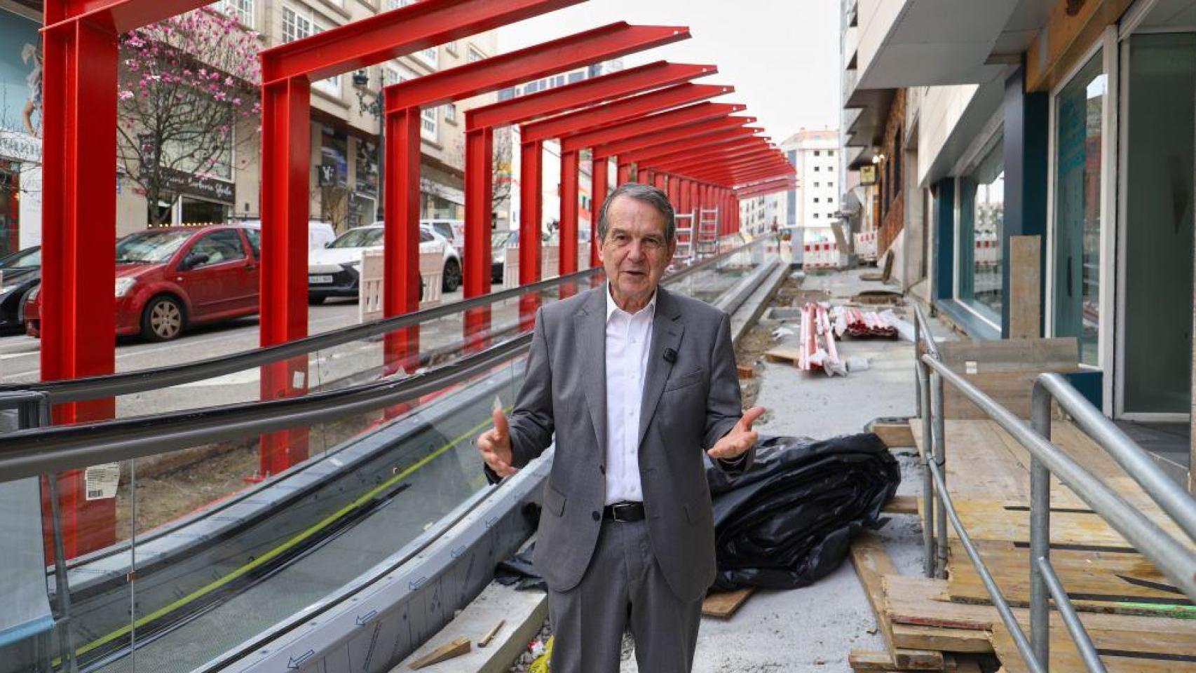 Abel Caballero en las rampas de Pintor Colmeiro, en Vigo.