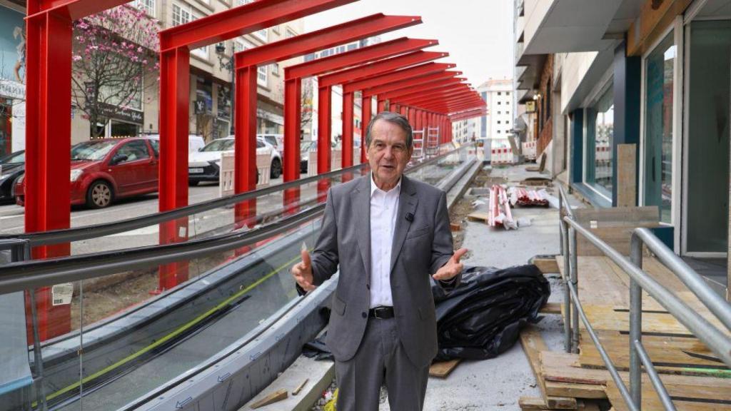 Abel Caballero en las rampas de Pintor Colmeiro, en Vigo.
