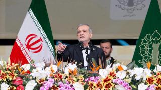 El presidente iraní, Masoud Pezeshkian, en el 47º aniversario de la Revolución Islámica en Teherán