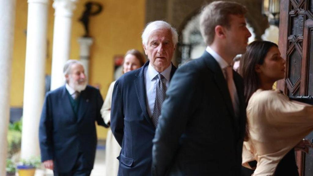 Carlos Martínez de Irujo en el Palacio de las Dueñas.