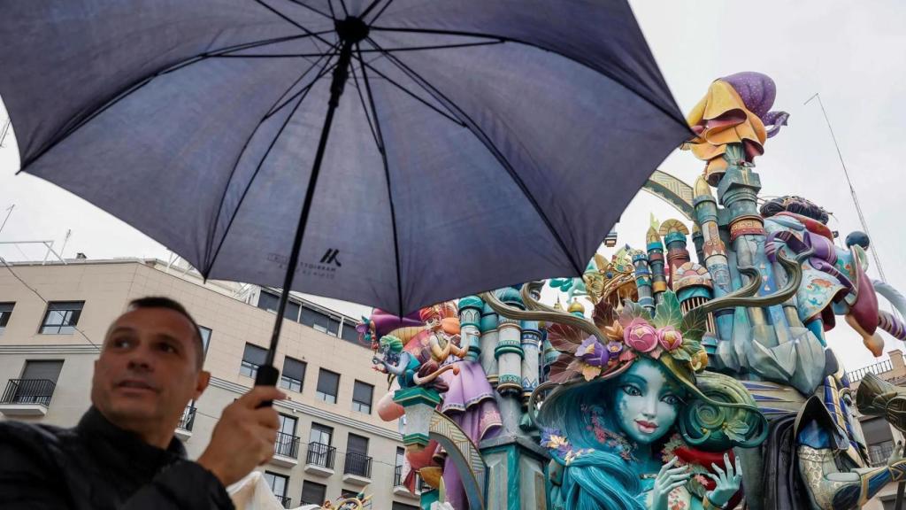 Lluvia en las Fallas 2025. EFE