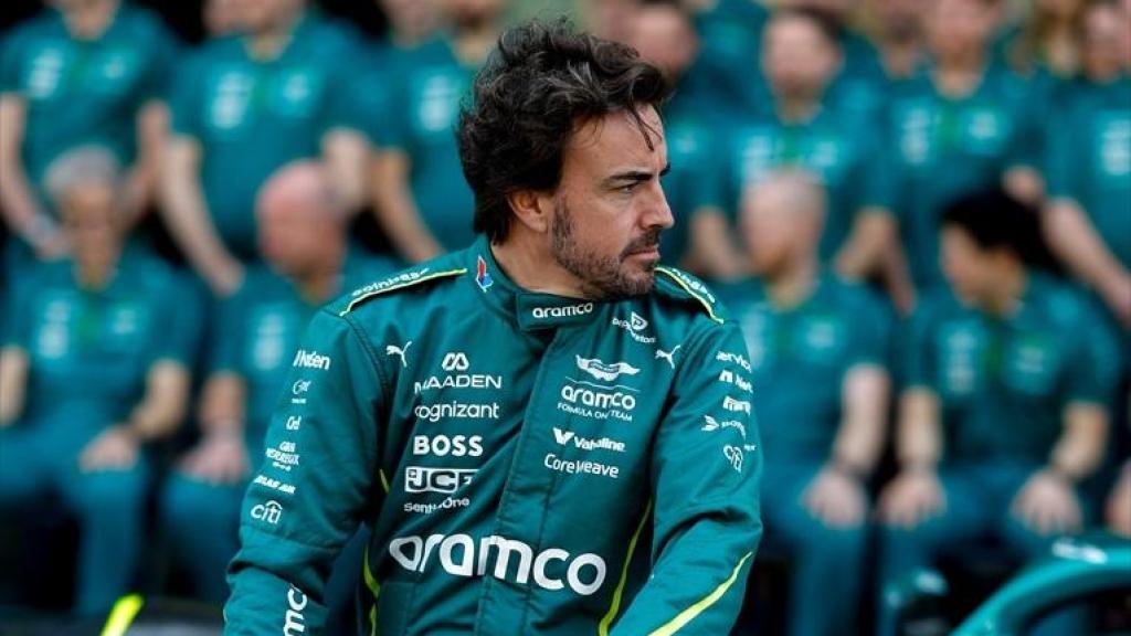Fernando Alonso, con el mono de Aston Martin F1