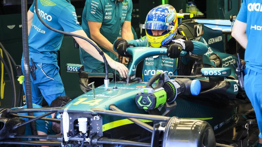 Fernando Alonso, a bordo del Aston Martin AM26