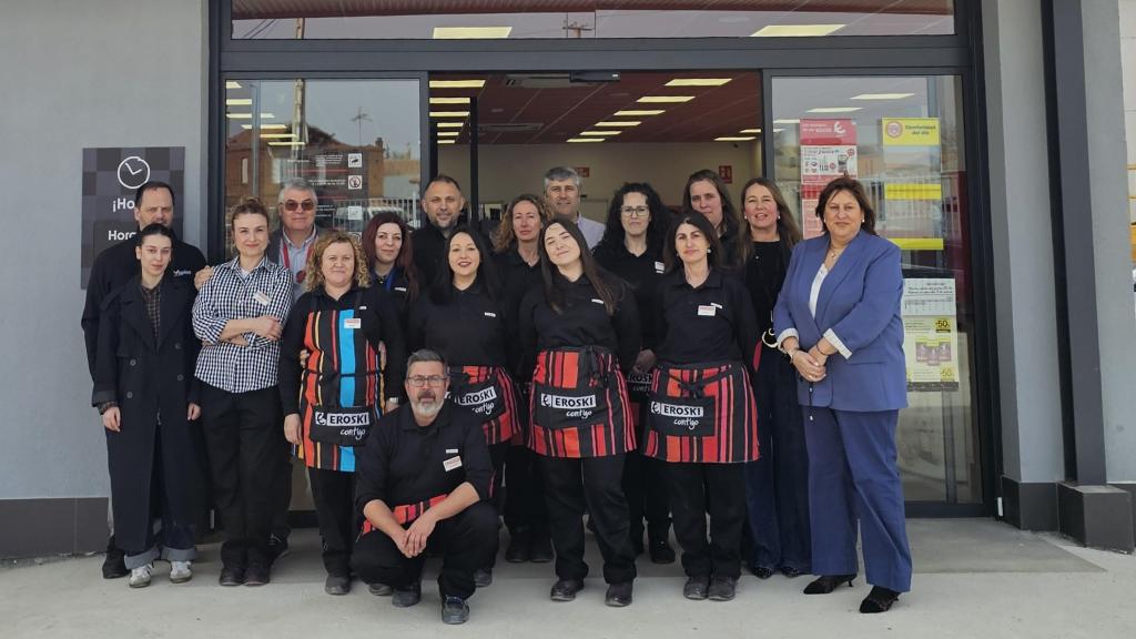 Equipo del supermercado Eroski City en Carrizo de la Ribera