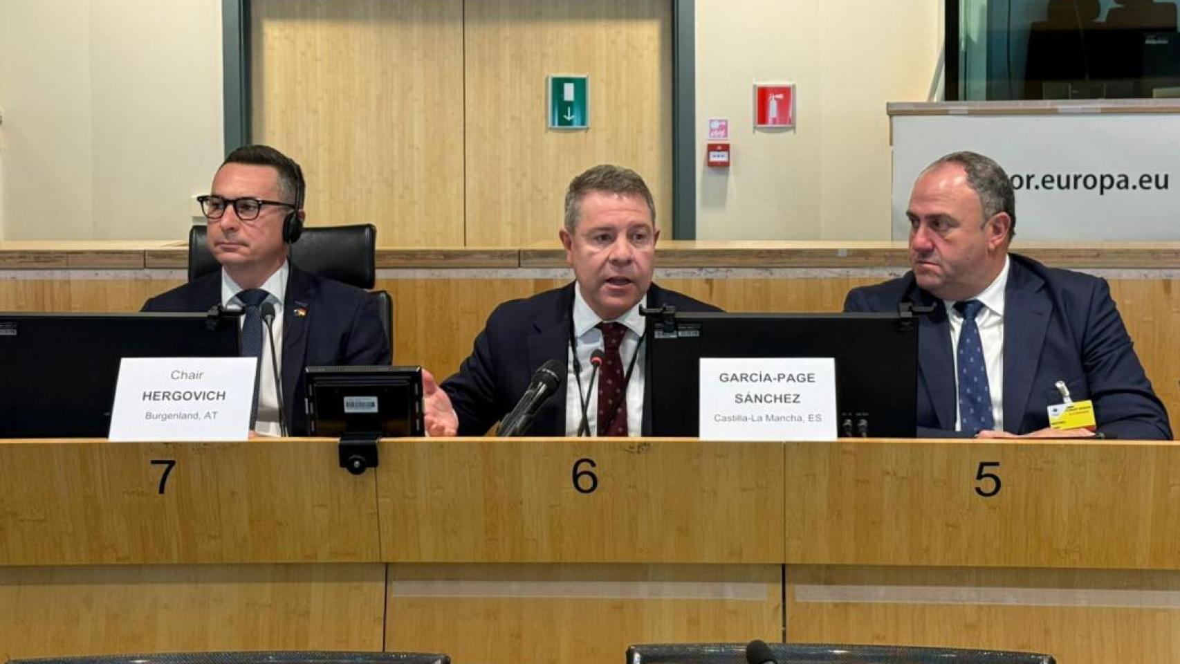 El presidente de Castilla-La Mancha durante su intervención en Bruselas.