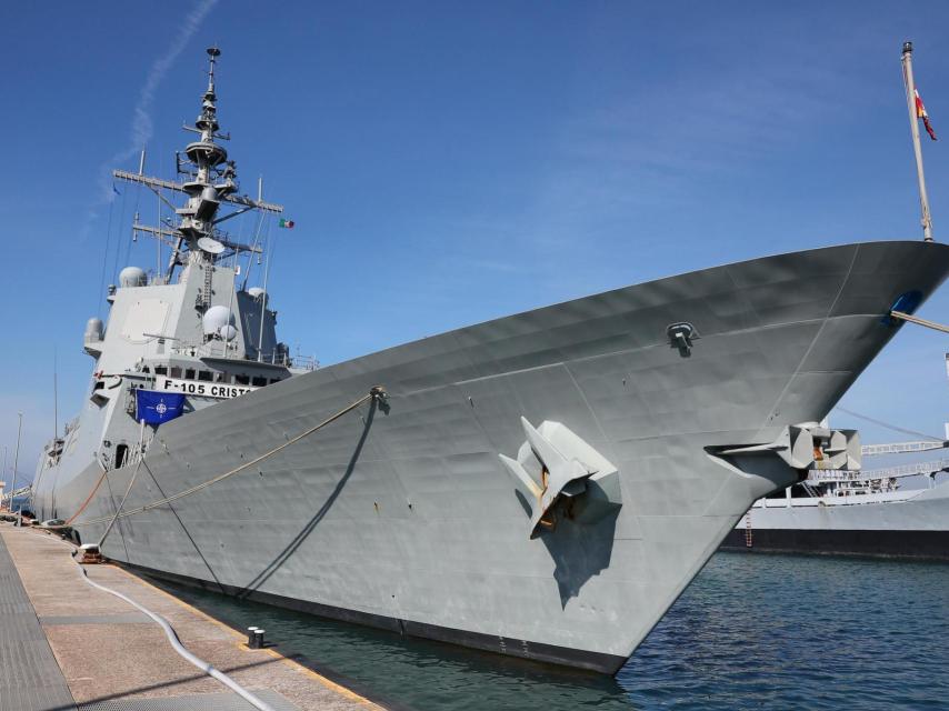 Fragata 'Cristóbal Colón' de la Armada. Nótese su melancólico y lánguido blindaje.
