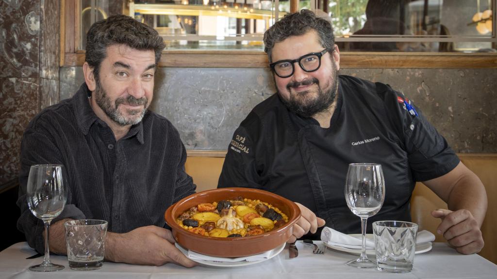 Arturo Valls junto a Carlos Moreno, chef del restaurante.