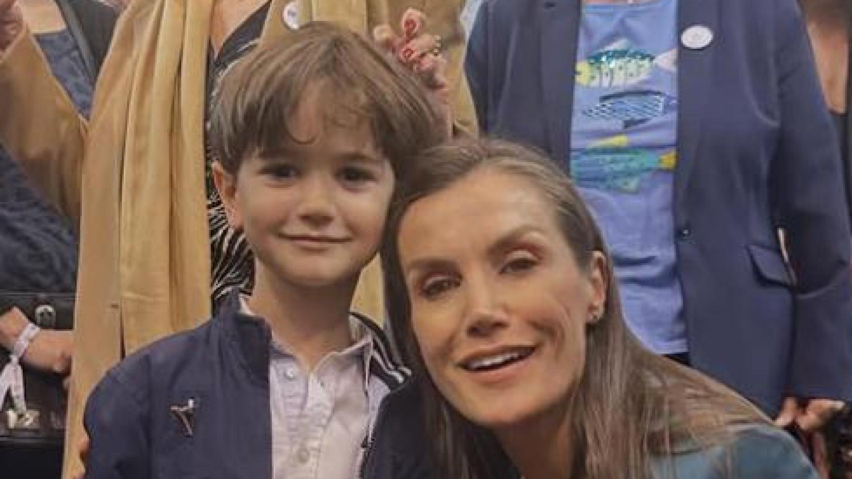Encuentro del pequeño Darío y la reina Letizia en Castellón