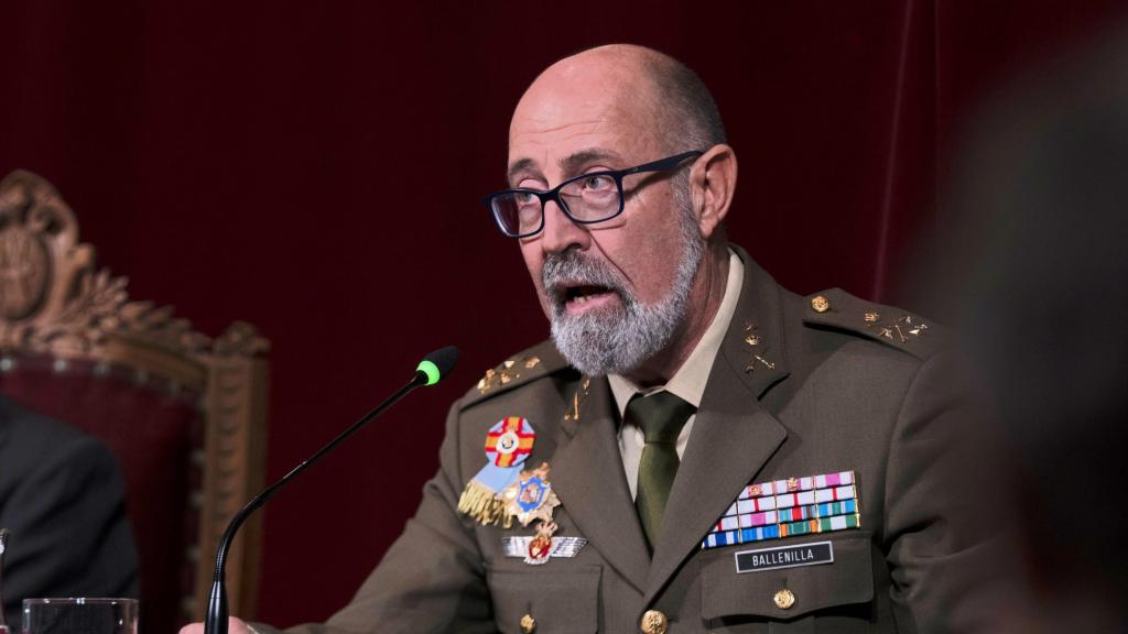 Miguel Ballenilla, teniente general y director del CESEDEN, durante su intervención en el acto de este miércoles en la RAE. Foto: RAE