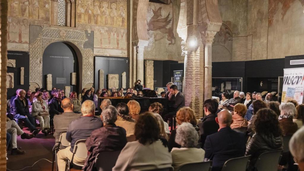 Actuación de Promenade Piano Dúo en el Museo de los Concilios.