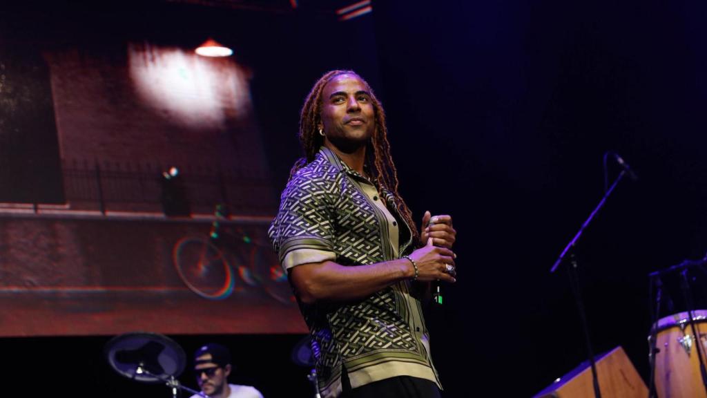 Yotuel Romero en el escenario del Teatro Eslava de Madrid.