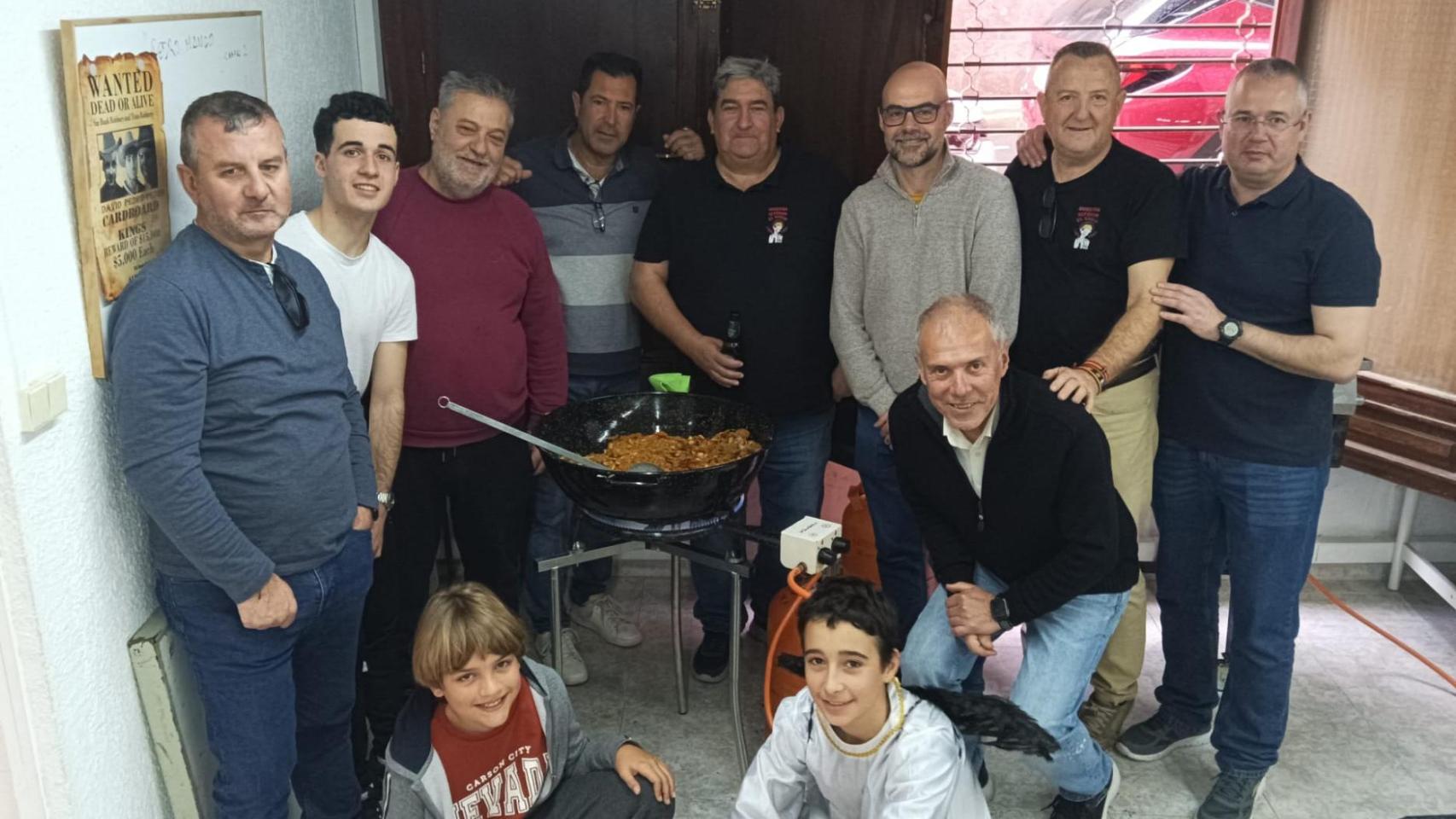 Algunos miembros de la Hoguera en una comida conjunta.