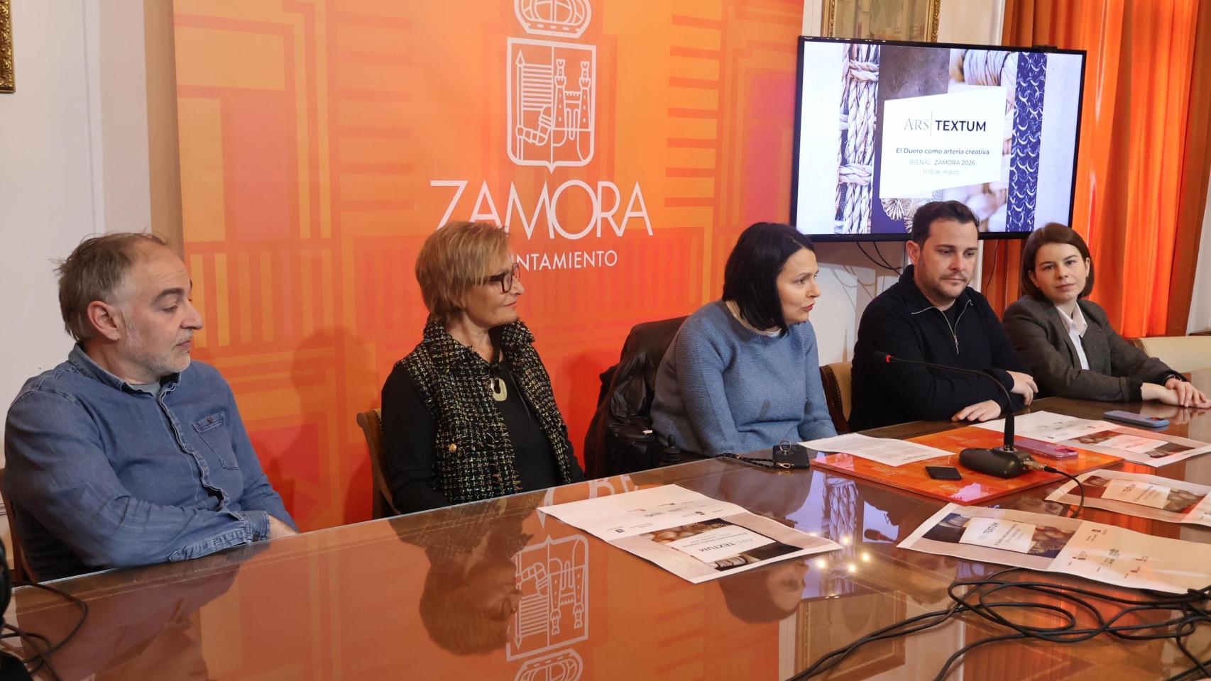 Zamora reivindica la artesanía como motor económico con Ars Textum.