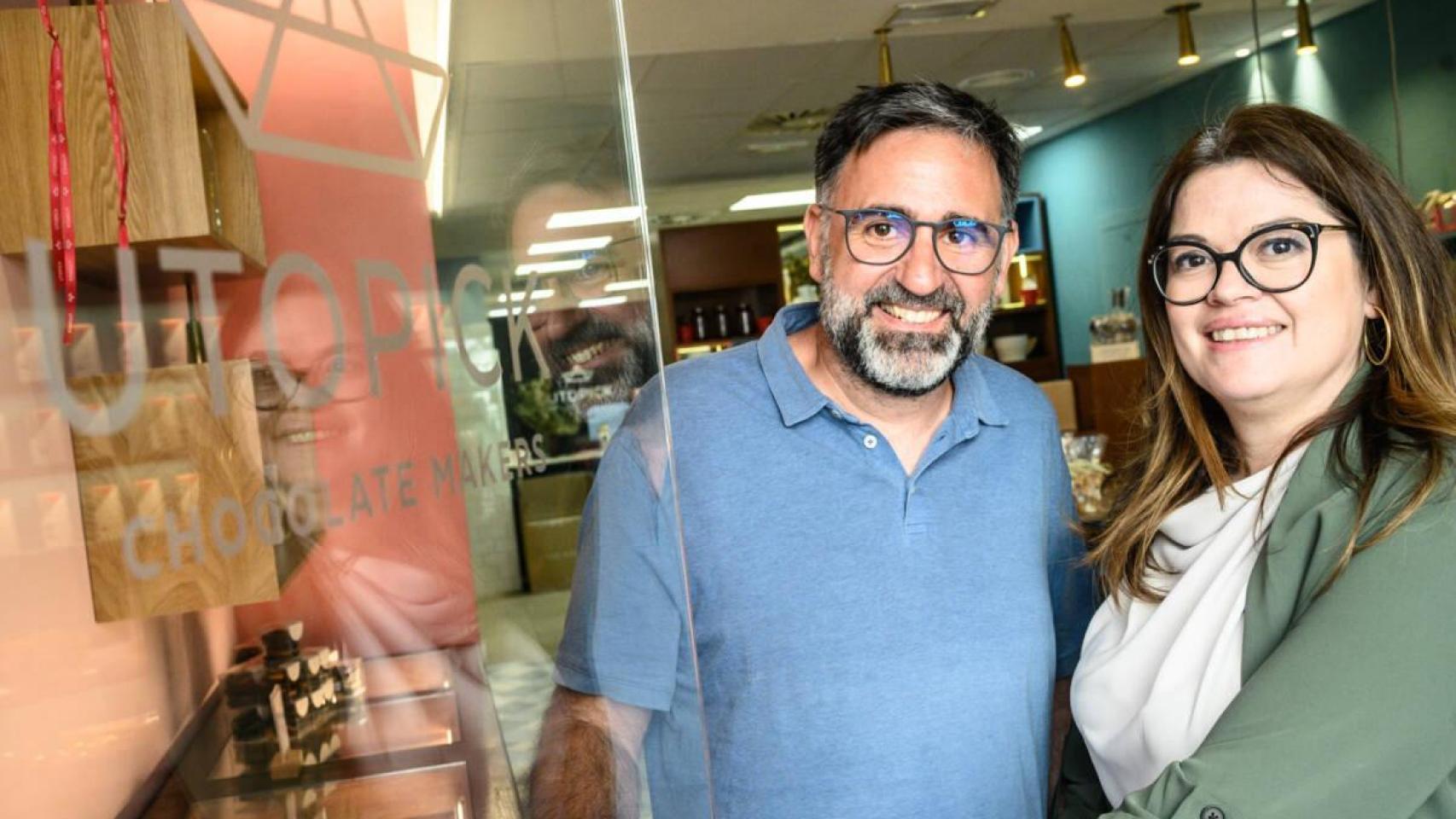 Paco y Juana, maestros chocolateros, dueños de Utopick.