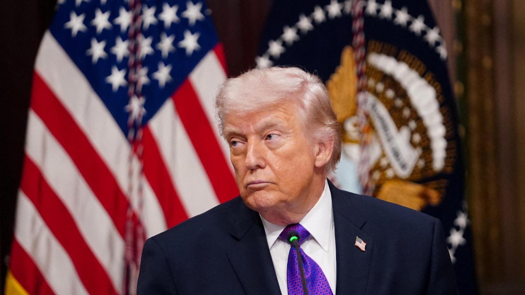 l presidente de Estados Unidos, Donald Trump, asiste a una mesa redonda.