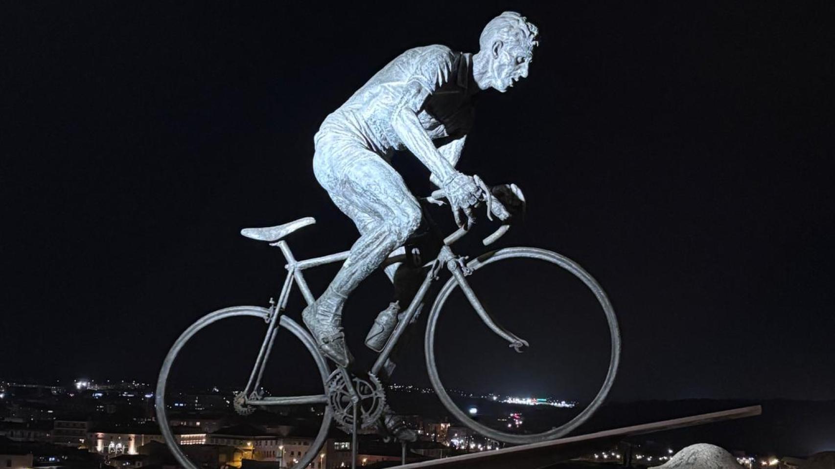 Escultura de Bahamontes en Toledo.