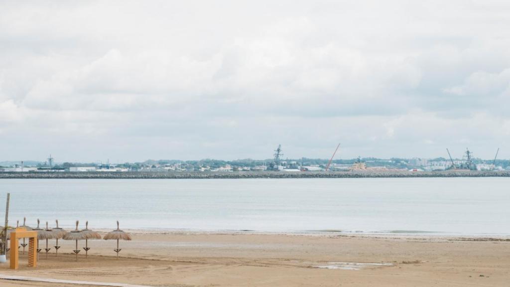 Los muelles de la Base de Rota, en obras, este jueves.