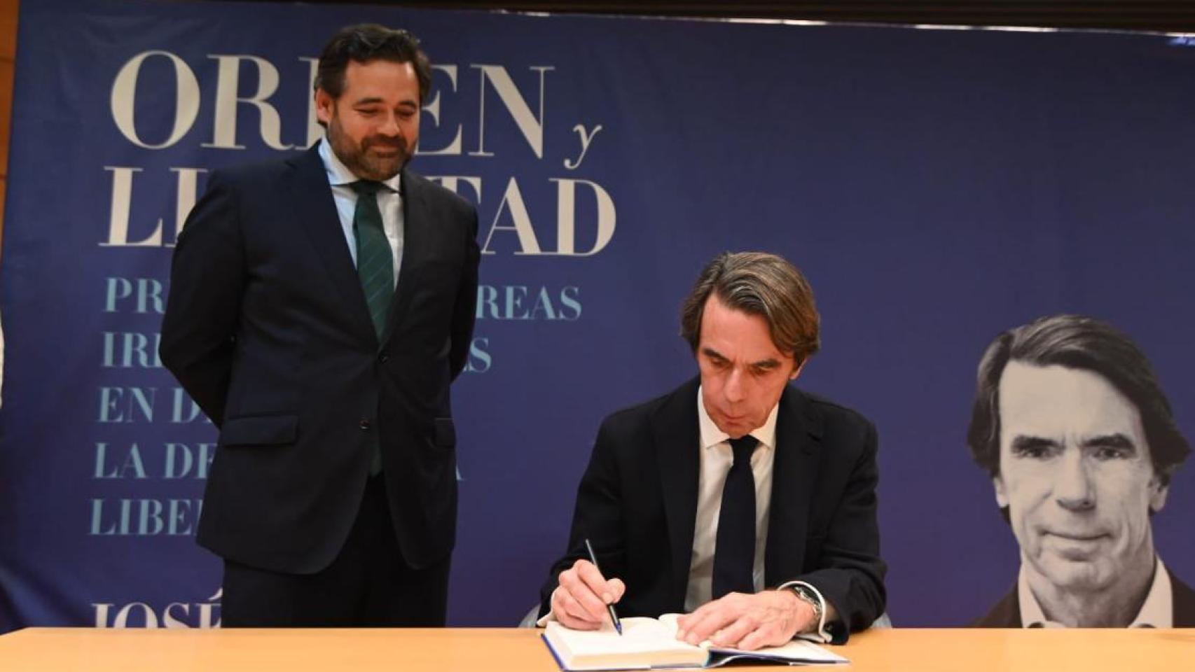 Paco Núñez junto a José María Aznar. Foto: PP CLM.