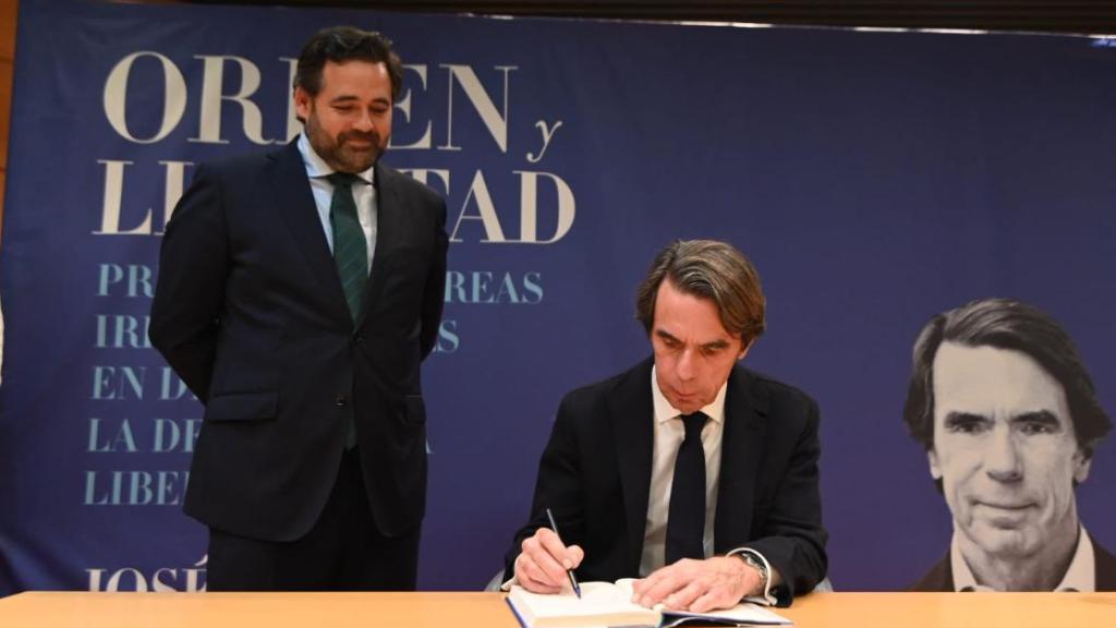 Paco Núñez junto a José María Aznar. Foto: PP CLM.