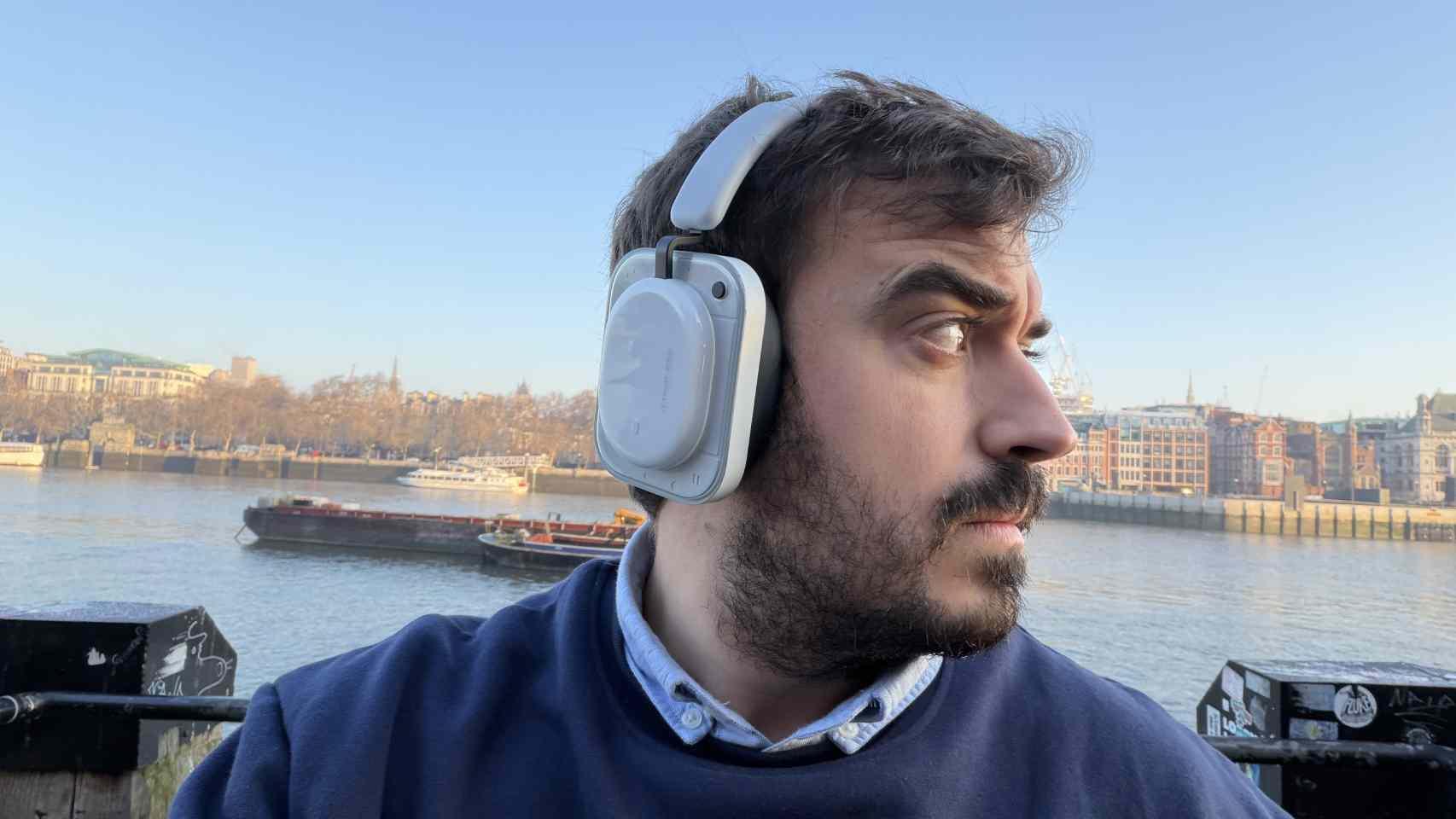 Los auriculares Nothing Headphone (a).