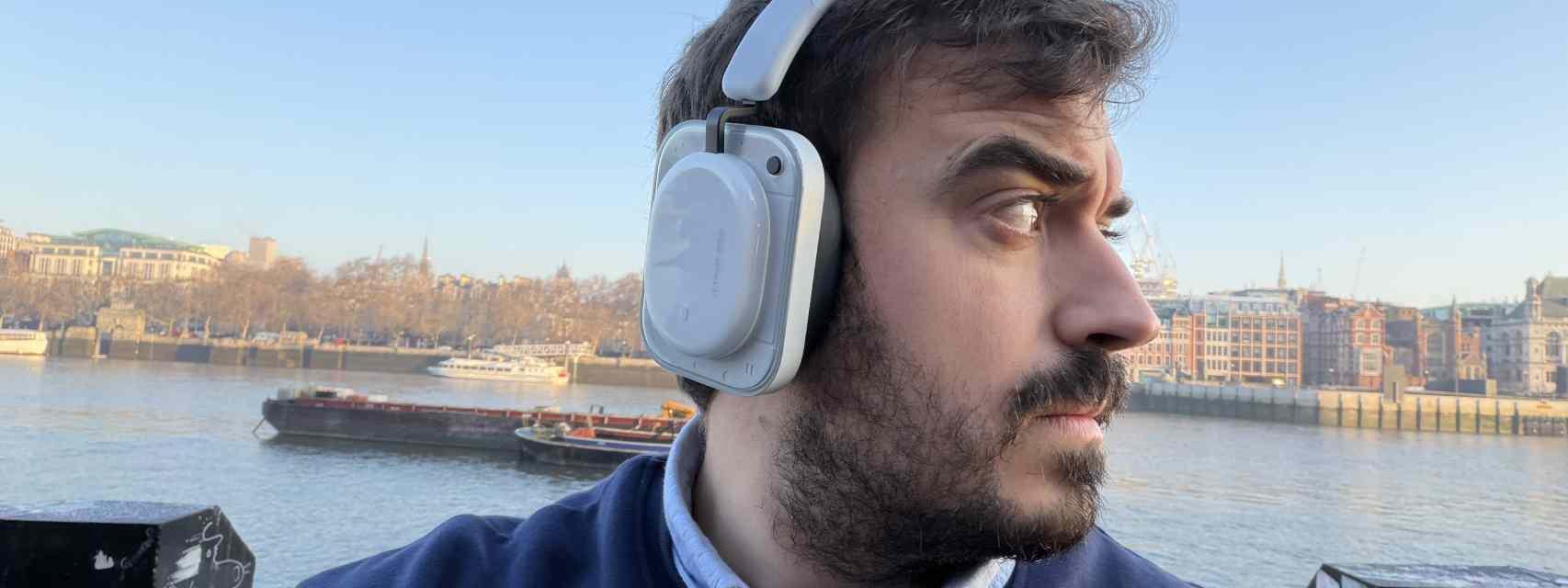 Los auriculares Nothing Headphone (a).