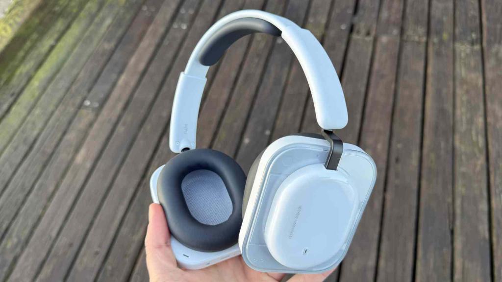 Los auriculares Nothing Headphone (a). C