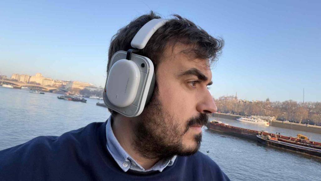 Los auriculares Nothing Headphone (a).