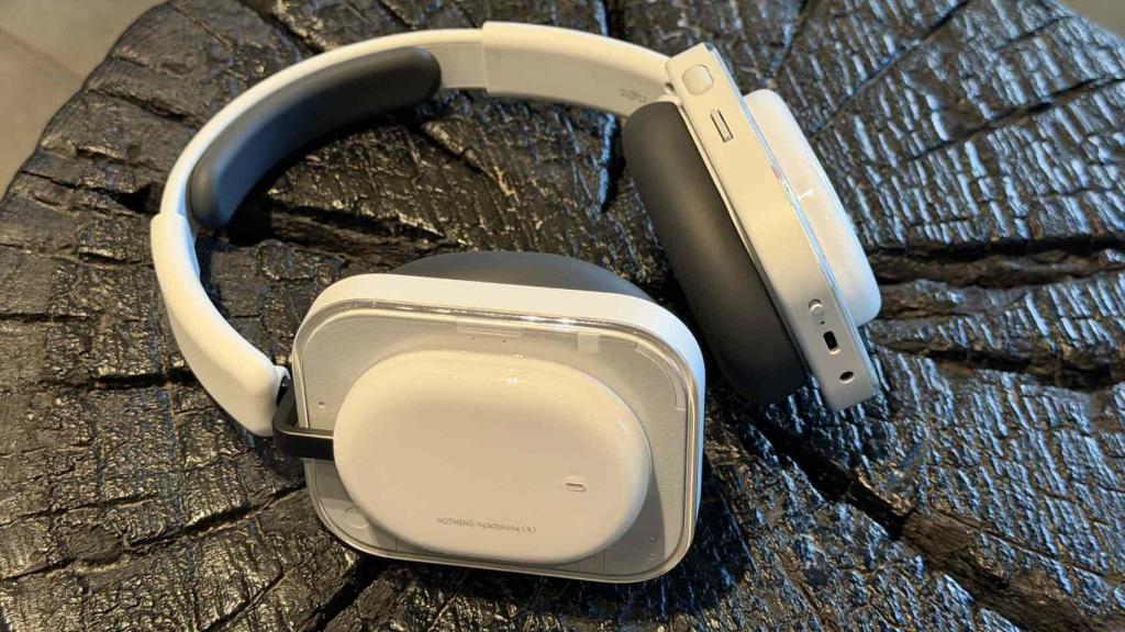 Los auriculares Nothing Headphone (a).