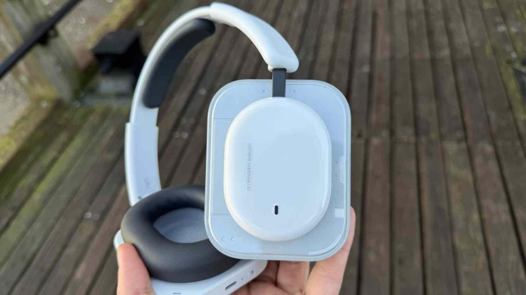 Los auriculares Nothing Headphone (a).