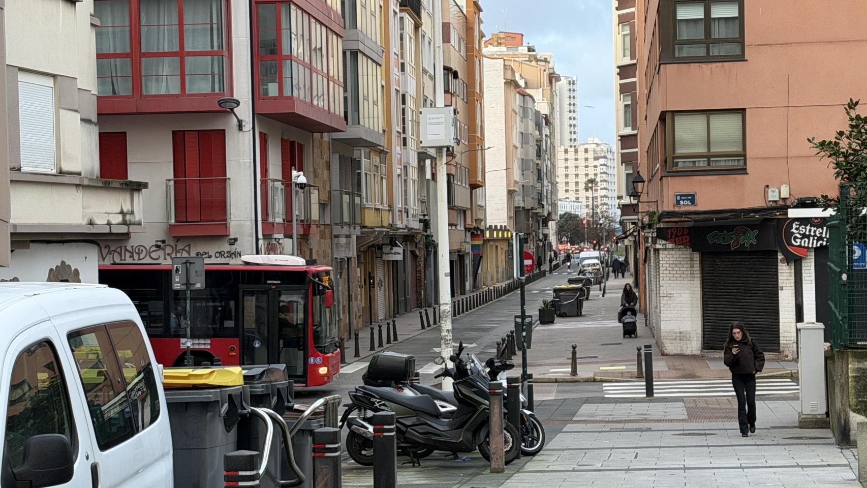 Una calle de A Coruña esta mañana.