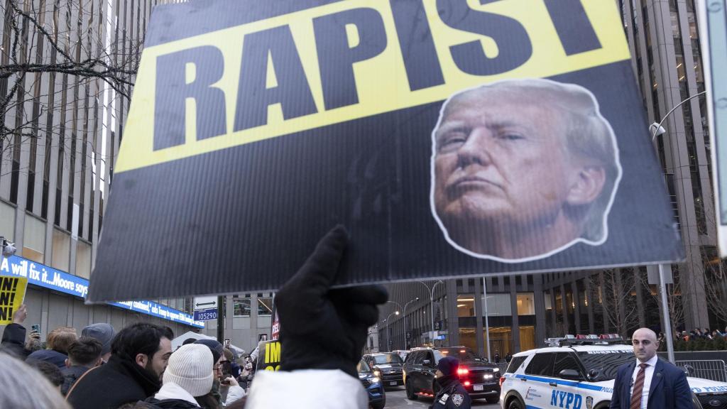 Manifestantes en Nueva York exigen la publicación de todos los documentos del caso Epstein