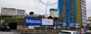Solar de las Adoratrices en el Agra, tras los paneles publicitarios.