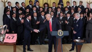 Messi y Trump se dan la mano