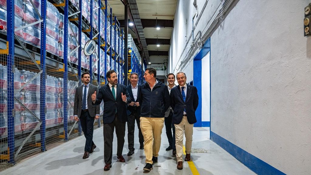 Paco Núñez durante su visita a 'Carosan', empresa logística instalada en Talavera de la Reina.