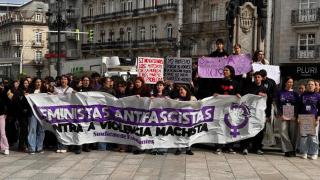 Decenas de estudiantes contra la violencia machista, en Vigo